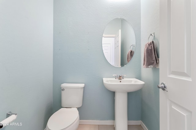 bathroom featuring toilet and sink