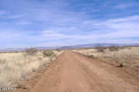 Listing photo 3 for 1180316 W Perry St Unit 8, Sunsites AZ 85625