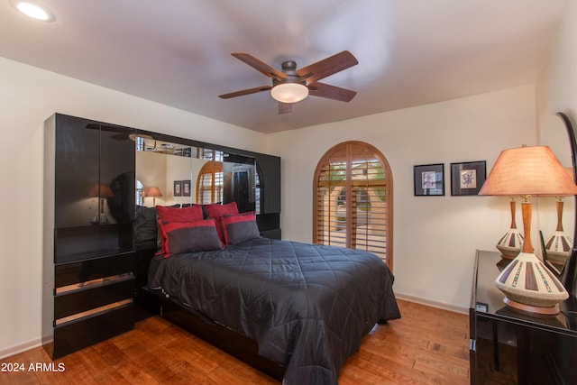 bedroom featuring light wood-type flooring, ceiling fan, and baseboards