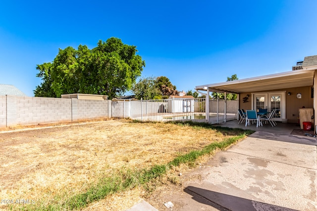 view of yard featuring a patio