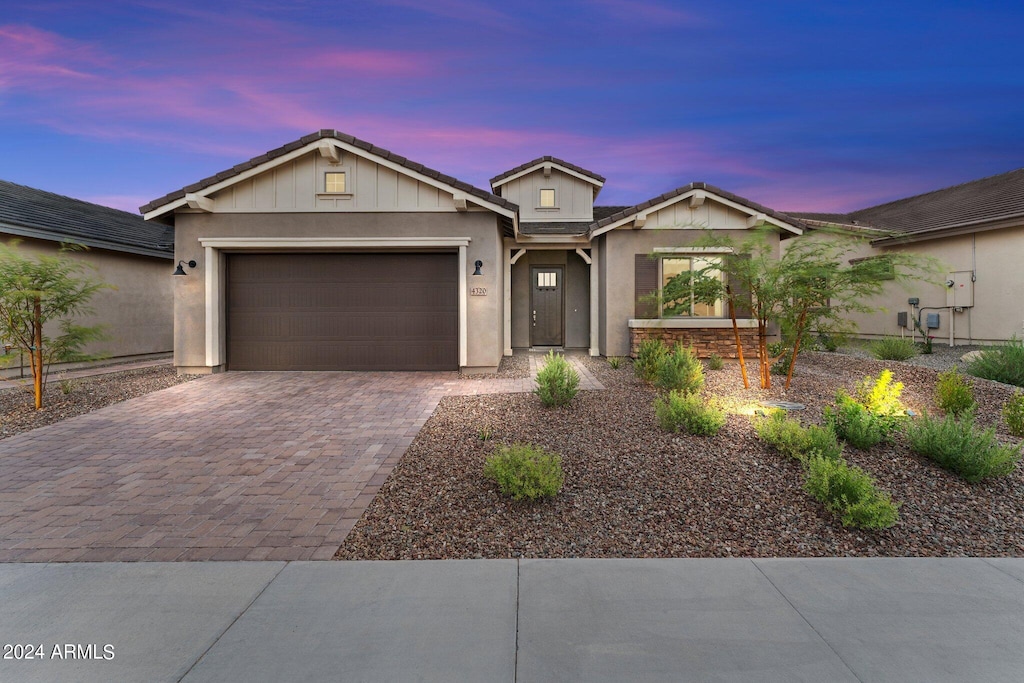 view of front facade featuring a garage