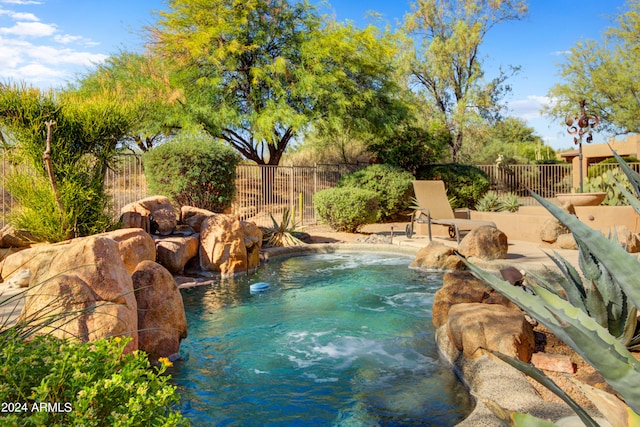 view of swimming pool