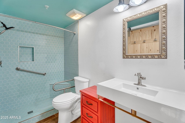 1825 W Ray Rd Unit 1119, Chandler, AZ 85224 - full bath featuring toilet, tiled shower, vanity, and wood finished floors