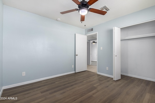 unfurnished bedroom featuring dark wood-type flooring, ceiling fan, and a closet