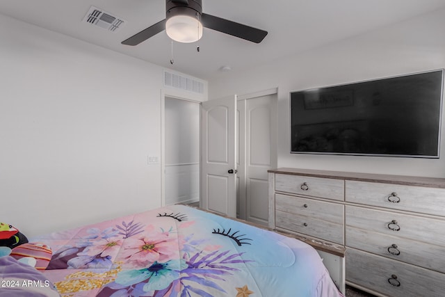 bedroom featuring ceiling fan