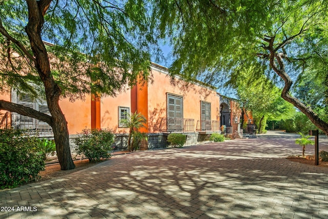 8100 N 68th St, Paradise Valley, AZ 85253 - view of building exterior