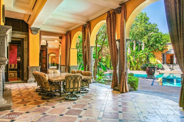8100 N 68th St, Paradise Valley, AZ 85253 - view of patio / terrace featuring outdoor dining area and an outdoor pool