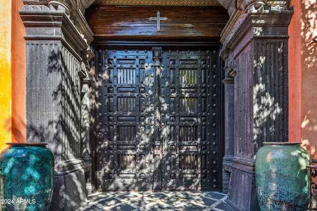8100 N 68th St, Paradise Valley, AZ 85253 - entrance to property with a gate and electric panel