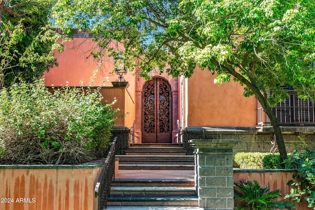 8100 N 68th St, Paradise Valley, AZ 85253 - view of doorway to property