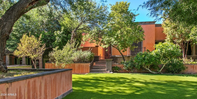 8100 N 68th St, Paradise Valley, AZ 85253 - view of green lawn with stairway