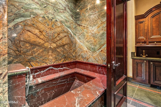 8100 N 68th St, Paradise Valley, AZ 85253 - view of bathroom