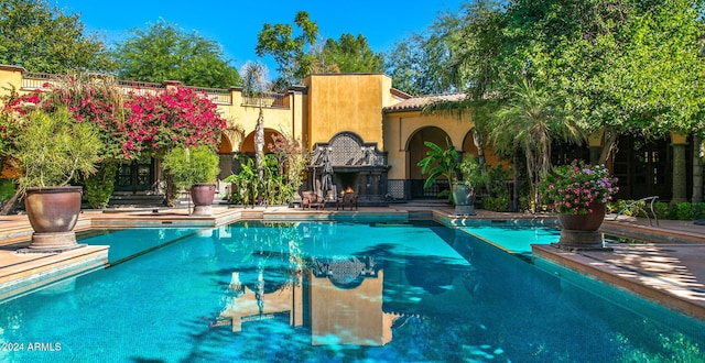 view of swimming pool