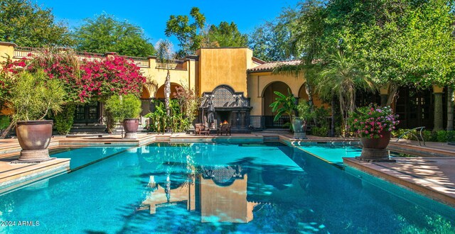8100 N 68th St, Paradise Valley, AZ 85253 - view of outdoor pool