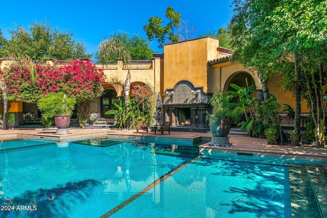 8100 N 68th St, Paradise Valley, AZ 85253 - swimming pool featuring a patio area