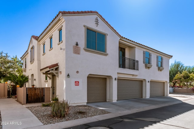 view of front of home featuring a garage