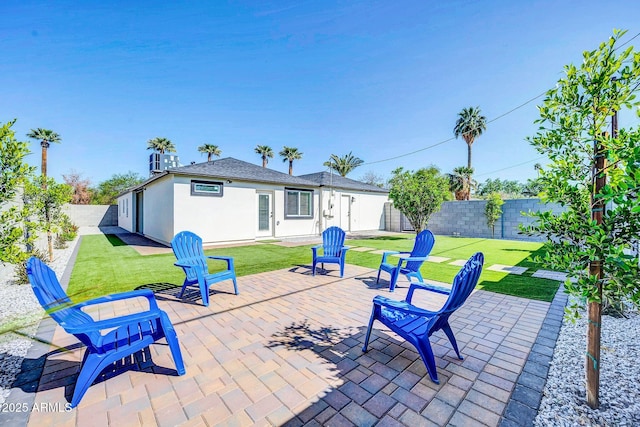 2926 N 16th Ave, Phoenix, AZ 85015 - view of patio / terrace with a fenced backyard