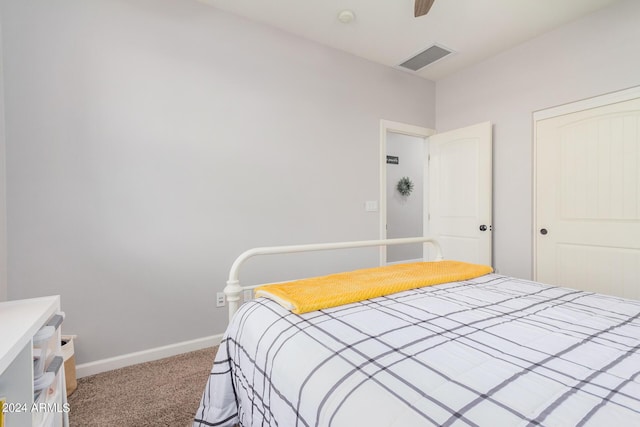 bedroom featuring visible vents, ceiling fan, baseboards, carpet floors, and a closet