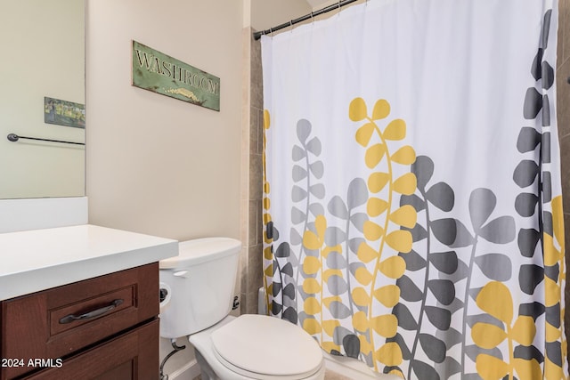 full bathroom with a shower with shower curtain, toilet, and vanity