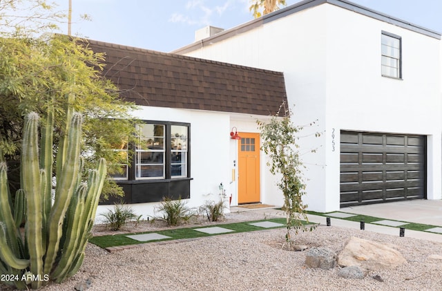 view of front of house featuring a garage