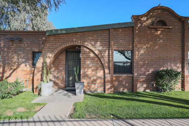 property entrance with a yard