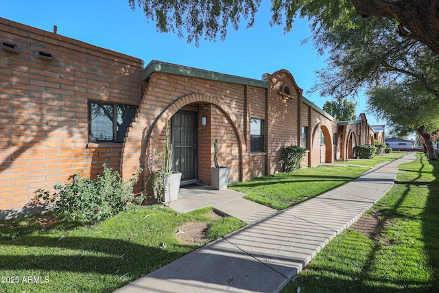 view of front of house with a front lawn