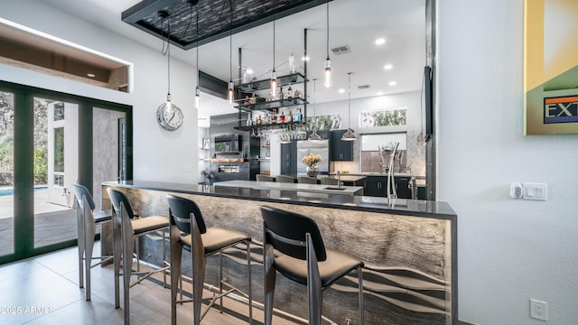 bar featuring recessed lighting, decorative backsplash, visible vents, and wet bar