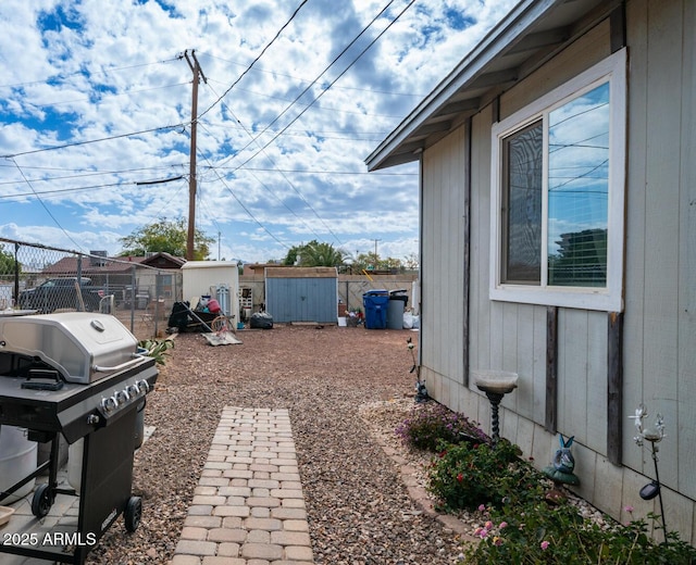 view of yard with a shed