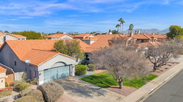 birds eye view of property featuring a mountain view