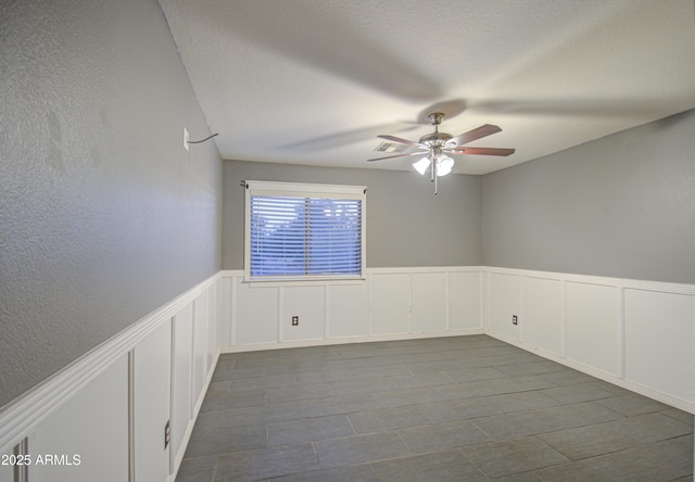 empty room featuring ceiling fan