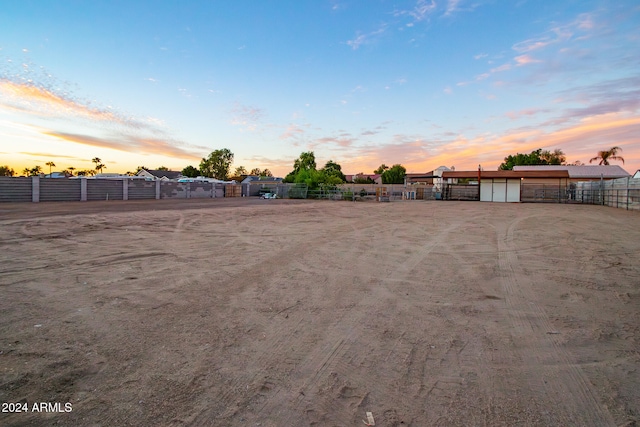 view of yard at dusk