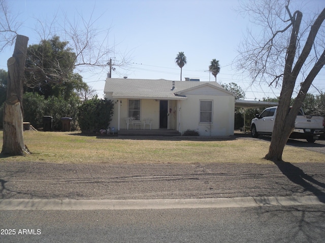 view of front of property featuring a carport and a front lawn