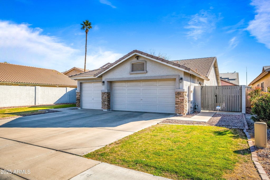 view of front of house featuring a garage and a front yard