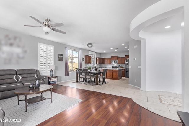 living area featuring recessed lighting, baseboards, light wood-type flooring, and ceiling fan