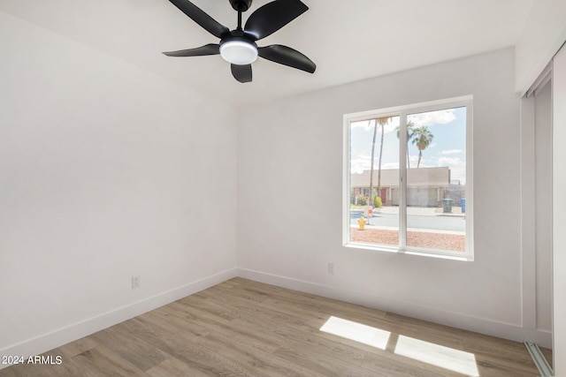 unfurnished room featuring light hardwood / wood-style floors and ceiling fan