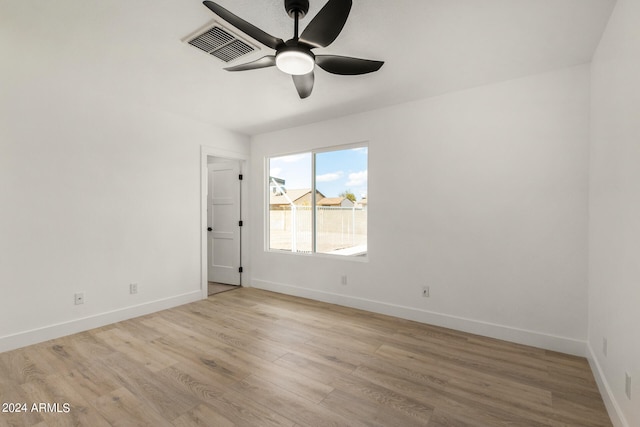 unfurnished room featuring light hardwood / wood-style floors and ceiling fan