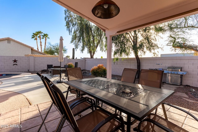 view of patio with ceiling fan, area for grilling, and an outdoor fire pit