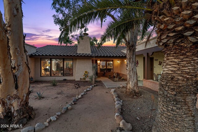 view of front of property featuring a patio area