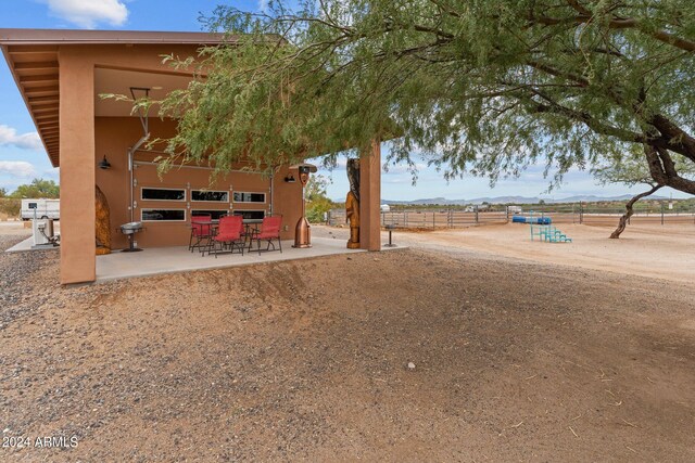 view of yard with a patio