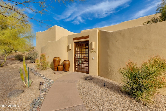 property entrance with stucco siding