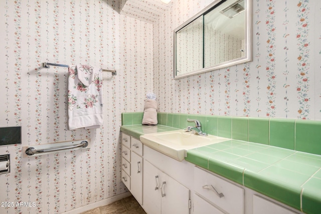 500 W Clarendon Ave Unit B11, Phoenix, AZ 85014 - bathroom with vanity, tile patterned flooring, and wallpapered walls