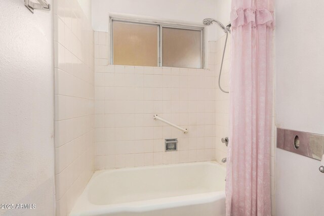 500 W Clarendon Ave Unit B11, Phoenix, AZ 85014 - bathroom featuring shower / bathtub combination with curtain