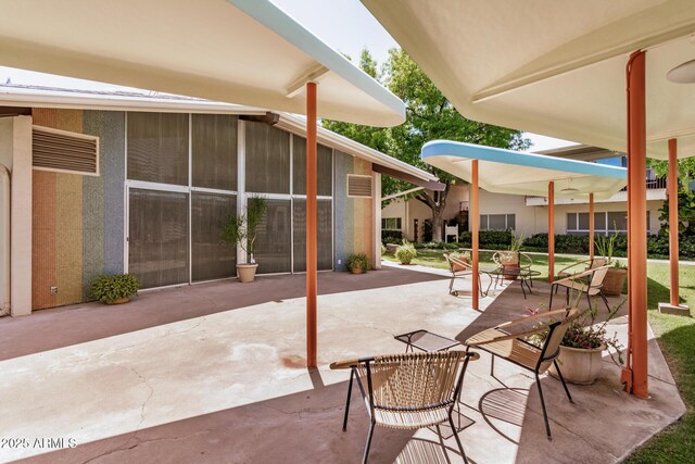 500 W Clarendon Ave Unit B11, Phoenix, AZ 85014 - view of patio