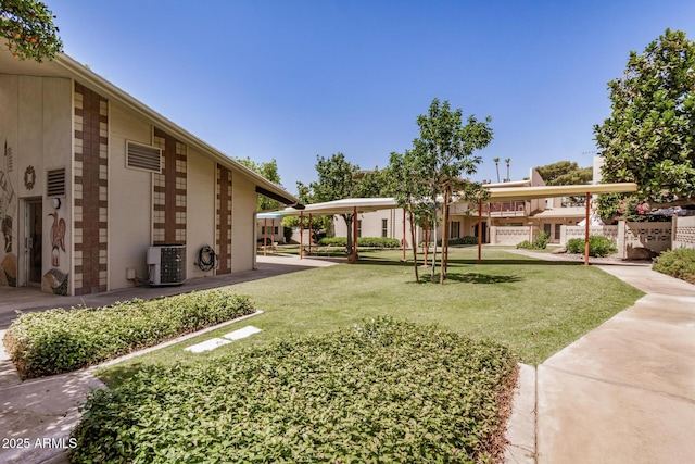 500 W Clarendon Ave Unit B11, Phoenix, AZ 85014 - view of green lawn