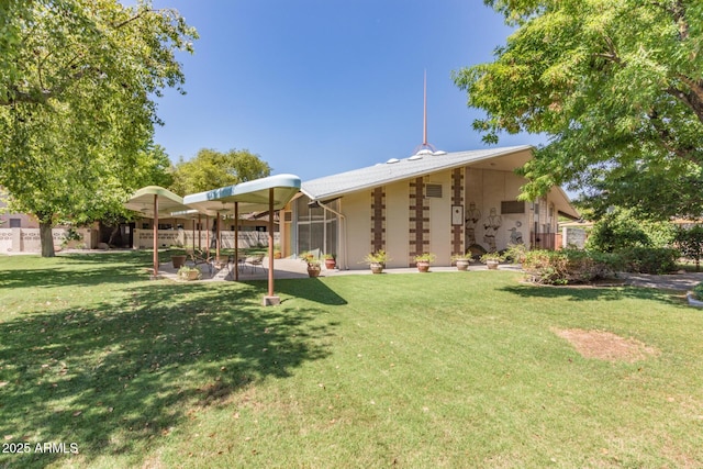 500 W Clarendon Ave Unit B11, Phoenix, AZ 85014 - back of property featuring a yard, a patio area, and a sunroom
