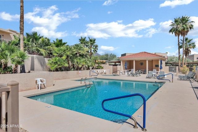 16357 E Arrow Dr Unit 115, Fountain Hills, AZ 85268 - community pool with a patio