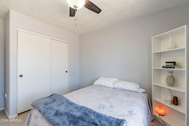 bedroom featuring ceiling fan and a closet