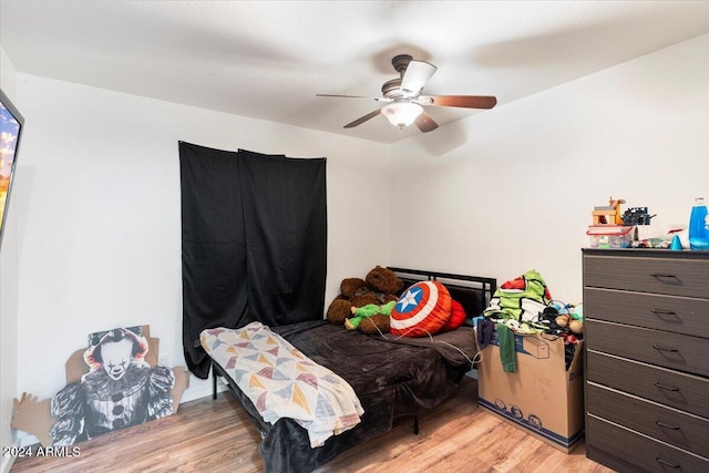 bedroom featuring light hardwood / wood-style floors and ceiling fan