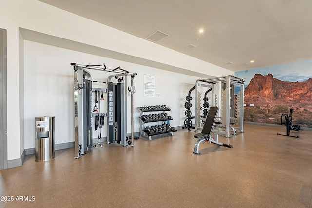 exercise room featuring baseboards