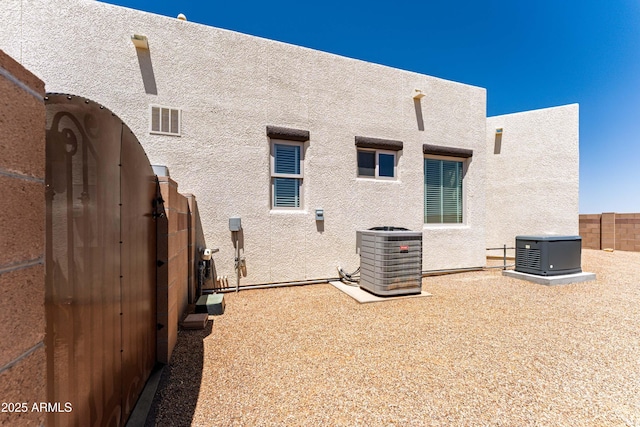 6397 E Red Oak Cir, Hereford, AZ 85615 - back of property featuring stucco siding, central air condition unit, and fence