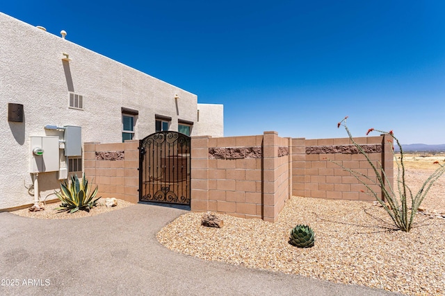 6397 E Red Oak Cir, Hereford, AZ 85615 - view of gate with fence